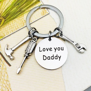 Porte-clés tendance en acier inoxydable « Si <span class=keywords><strong>papa</strong></span>, tonton, grand-père ne peut pas réparer, personne ne peut le faire » – Cadeau de la Fête des Pères pour père - Product Image 3