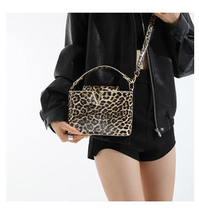 2025 nouveaux sacs à main en cuir Pu de conception léopard pour les femmes de luxe à la mode petits sacs à bandoulière pour femmes - Product Image 6