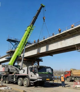 Grue mobile/camion hydraulique télescopique Zoomlion ZTC500H d'occasion bien entretenue de 50 tonnes avec une hauteur maximale de 61 m et un moteur - Product Image 4