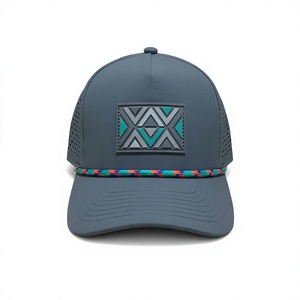 Casquette de golf personnalisée vierge à 5 panneaux, perforée au laser, performance, profil moyen, structurée, visière pré-courbée, vente en gros - Product Image 1
