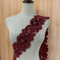 Applique en dentelle fantaisie avec strass, sequins et perles