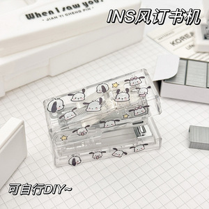 Juego de mini grapadoras transparentes de 60mm x 30mm, papelería portátil para estudiantes y oficina, diseño compacto y sencillo para uso diario - Product Image 3