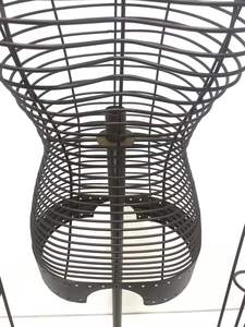 Maniquí femenino <span class=keywords><strong>de</strong></span> medio cuerpo con <span class=keywords><strong>alambre</strong></span> <span class=keywords><strong>de</strong></span> Metal <span class=keywords><strong>de</strong></span> bronce Retro personalizado, maniquí <span class=keywords><strong>de</strong></span> Torso <span class=keywords><strong>de</strong></span> hierro marrón <span class=keywords><strong>para</strong></span> exhibición <span class=keywords><strong>de</strong></span> <span class=keywords><strong>ropa</strong></span> <span class=keywords><strong>de</strong></span> mujer - Product Image 4