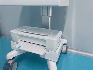 รถเข็นแพทย์เคลื่อนที่รุ่นล่าสุด Meden M6 รับประกัน 3 ปี ออกแบบตามหลักสรีรศาสตร์ พร้อมแขนปรับระดับได้และที่ยึดจอภาพสำหรับโรงพยาบาล - Product Image 4