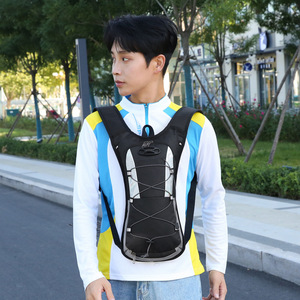 กระเป๋าเป้น้ำสำหรับกิจกรรมกลางแจ้งแบบพกพา 2 ลิตร น้ำหนักเบา เหมาะสำหรับเดินป่า ปั่นจักรยาน วิ่ง  กระเป๋าเป้สะพายหลังสำหรับทุกเพศ ฤดูใบไม้ผลิ 2024 - Product Image 2