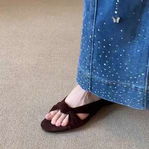 Nouvelles sandales à talon carré et bout ouvert avec brides croisées pour femme – Style décontracté, rétro, minimaliste, polyvalent, à bouche peu profonde et à talon fermé - Product Image 2