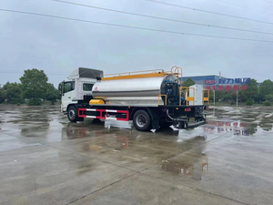 Camión Distribuidor de Asfalto de Doble Eje Trasero de Servicio Pesado con Tanque Aislado y Bomba Calefactada para Pulverización Vial a Gran Escala - Product Image 3
