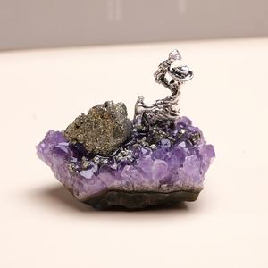 Venta al por mayor CrystalHola: Adorno de estatua de minero con racimo de amatista, hecho a mano, de moda, de piedra en bruto, decorativo para el hogar y escritorio, ideal para festividades. - Product Image 5