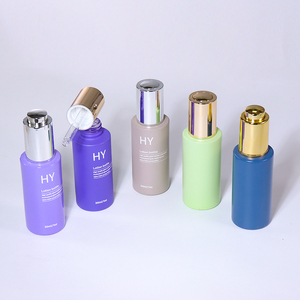 Flacon en verre violet rechargeable de 30 ml (1 oz) avec bouchon compte-gouttes à pression torsadé doré ou argenté, personnalisable, pour sérums, huiles et essences - Product Image 2