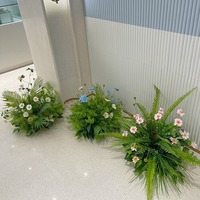 Nieuwe design groene blad bloemen kunstbloemen rij decoratie kunstmatige witte roos bloemstuk voor bruiloftdecoratie