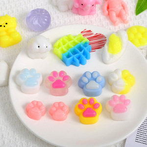 Mini jouet à presser en forme de nez, jouet anti-stress en TPR, mini balles mignonnes assorties aléatoires - Product Image 1
