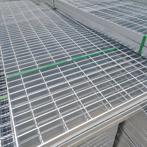 <span class=keywords><strong>Grille</strong></span> de caniveau en acier galvanisé renforcé pour la gestion des eaux pluviales et les systèmes de drainage municipaux - Product Image 2