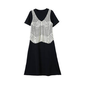 Conjunto de Vestido Negro con Chaleco de Encaje Calado y Cuello en V para Mujer, Marca Runqi, Modelo N9179, Ropa Casual para Vacaciones - Product Image 1