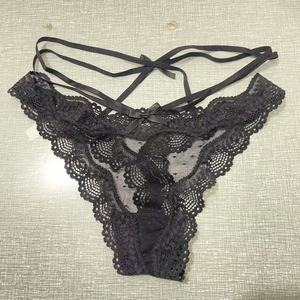 Culottes string sexy de style européen et américain avec bordure en dentelle, découpes croisées, taille basse, respirantes. - Product Image 2