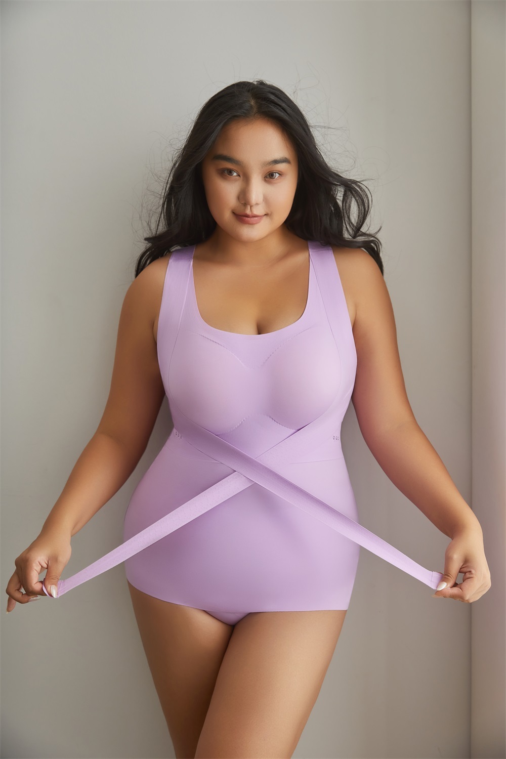 Tummy-Control Seamless Shapewear Bodysuit: waistband, closure and adjustment-point detail