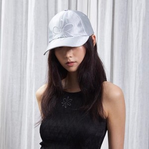 Casquette à visière 6 panneaux en PVC brodée argentée style Wasteland, protection solaire, effet amincissant coréen, haut de gamme, unisexe, en promotion - Product Image 4