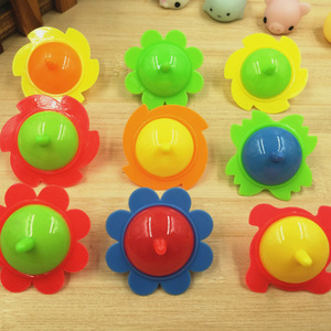 ของเล่นดอกไม้พลาสติกหมุนได้หลากสีขนาดเล็กสำหรับเด็กอายุ 2-4 ปี ใช้ได้ทั้งเด็กชายและเด็กหญิง ผลิตในจีน - Product Image 4