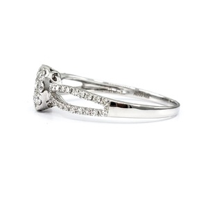 Bague élégante classique en or blanc 18 carats avec diamants ronds taille brillant en grappe, sertie pavé, pour femme - Cadeau idéal pour fête, mariage, anniversaire - Product Image 3