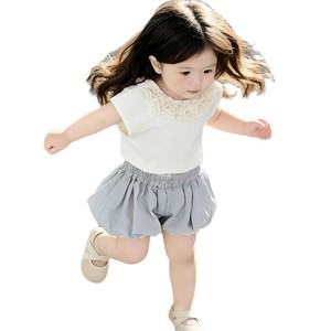 Tongxingyuan Girls Summer Two-Piece Set White Lace Top Gray Shorts Flax Fabric Thin Solid Color Outfit - Product Image 5