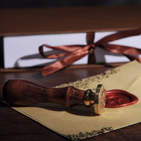 La cire en bois de paraffine de conception faite sur commande scelle le coffret de timbre de sceau de cire d'invitation