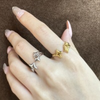 Penjualan laris cincin perhiasan Fashion grosir cincin baja tahan karat 316 ukiran hipoalergenik kustom untuk pria wanita