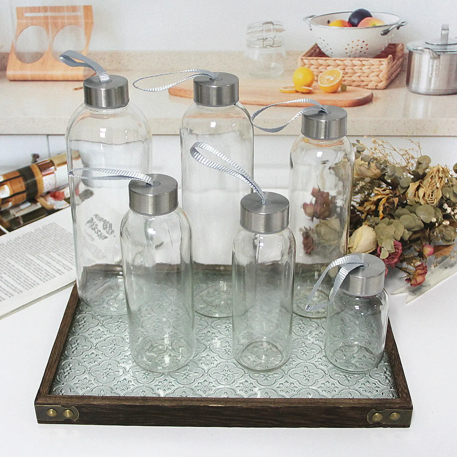 Круглые стеклянные бутылки для воды с металлической крышкой