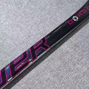 Vente en gros de bâtons de hockey sur glace 100 % fibre de carbone, très demandés, également connus sous les nommes Hockeystav, Kije Hokejowe et Crosse De Hockey Vison - Product Image 3