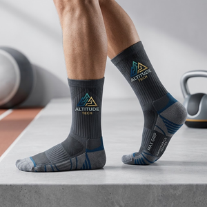 Chaussettes de sport pour hommes de haute qualité OEM, respirantes, antibactériennes, en tricot, blanches, avec logo personnalisé - Product Image 1