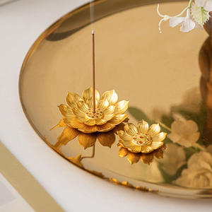 Brûleur d'encens en métal avec motif lotus en relief, mini brûleur d'encens <span class=keywords><strong>pour</strong></span> bâtonnets de santal, encensoir <span class=keywords><strong>pour</strong></span> offres religieuses du Moyen-Orient - Product Image 1
