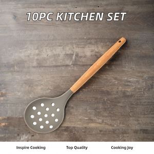Ensemble d'outils <span class=keywords><strong>de</strong></span> <span class=keywords><strong>cuisine</strong></span> <span class=keywords><strong>de</strong></span> vente chaude 10 pièces avec manche en bois et spatule <span class=keywords><strong>de</strong></span> cuillère <span class=keywords><strong>de</strong></span> cuisson en silicone ensemble d'<span class=keywords><strong>ustensiles</strong></span> <span class=keywords><strong>de</strong></span> <span class=keywords><strong>cuisine</strong></span> <span class=keywords><strong>de</strong></span> haute qualité - Product Image 6