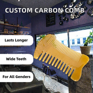 Peine de Peluquería Profesional de Dientes Anchos con Mango de Fibra de Carbono y Logotipo Personalizado al por Mayor para Uso en Salón - Product Image 2