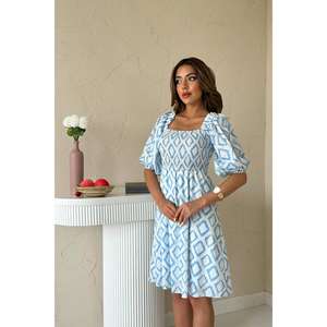 Robe d'été bleue décontractée pour femme, coupe trapèze, épaules dénudées, taille élastique, froncée, tissée et respirante - Product Image 3