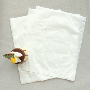 แผ่นรองกระดาษทางการแพทย์แบบใช้แล้วทิ้ง สีขาว สะอาด ขนาด 30x50 ซม. 4 ชั้น คุณภาพพรีเมียม น้ำหนักเบา ใช้งานสะดวก - Product Image 2