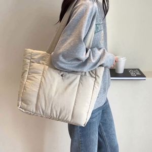 Sac fourre-tout matelassé en tissu de coton moelleux, personnalisé et brodé, de haute qualité, pour le bureau, en promotion directe usine - Product Image 4