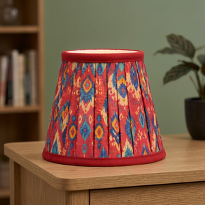 Abat-jour en coton rouge et bleu |   Abat-jour plissé en tissu imprimé coloré pour lampes de table et lampadaires - Product Image 2