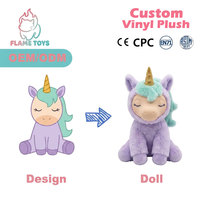 Pour le merchandising culturel : Peluche hybride personnalisée ultra douce en coton PP, visage et mains brodés, pour collection d'objets d'art, avec support de conception gratuit