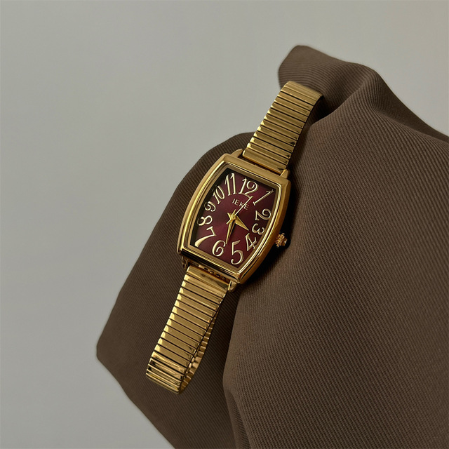 Hot Selling 2026 New Vintage Rectangle Alloy Women's Watch Quartz Pointer 37mm Stainless Steel Band Waterproof Luxury Fashion