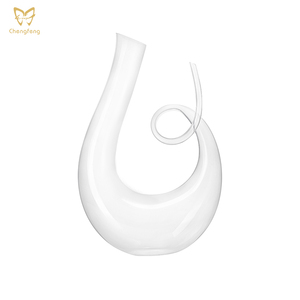 <span class=keywords><strong>Carafe</strong></span> à <span class=keywords><strong>vin</strong></span> rouge en cristal de conception unique de 16 60ml 0ml/60oz <span class=keywords><strong>Carafe</strong></span> à <span class=keywords><strong>vin</strong></span> en verre en forme de U pour cadeau d'affaires - Product Image 1