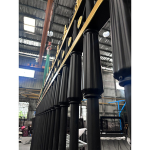 Balustrades en fonte et fer forgé pour l'extérieur des maisons, motif à pointes dorées noires, design moderne du milieu du siècle, couleur personnalisée - Product Image 3