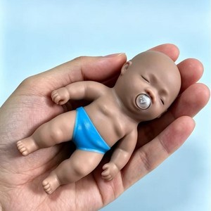 Jouet anti-stress en silicone souple de 14 cm, poupée rouge vif à presser avec sucette et sous-vêtements bleus - Product Image 3