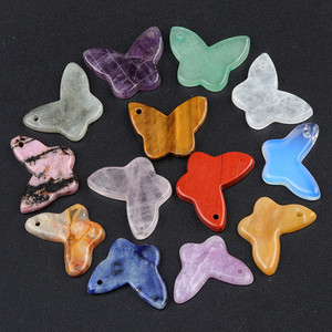 Dulces <span class=keywords><strong>Sueños</strong></span> de Mariposa: Colgante de Mariposa de Cristal Natural para tus Joyas - Product Image 6