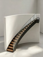 Escalier en spirale minimaliste à effet flottant, escalier courbé sans supports apparents