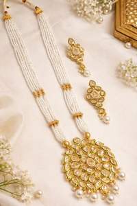 Ensemble collier long et pendentif Mala en or doré, orné de perles Kundan et de perles Moti, avec boucles d'oreilles assorties – Bijoux ethniques indiens traditionnels - Product Image 3