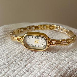 นาฬิกาข้อมือผู้หญิงสีทองรุ่นใหม่ปี 2026 หรูหรา สง่างาม เหมาะเป็นของขวัญสำหรับคนรัก งานปาร์ตี้ นาฬิกาควอตซ์ สายแบบโซ่ - Product Image 2