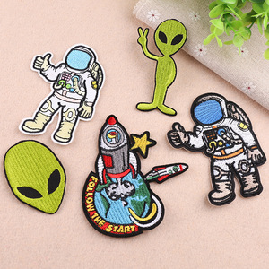 Fourniture de patchs de broderie personnalisés en fer sur ordinateur broderie astronaute et patchs en tissu extraterrestre pour chaussures et vêtements - Product Image 1