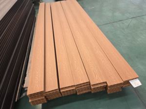 Co-extrusion moderne en bois plastique imperméable directe d'usine de platelage en PE de deuxième génération pour l'aménagement paysager extérieur carré antidérapant - Product Image 1