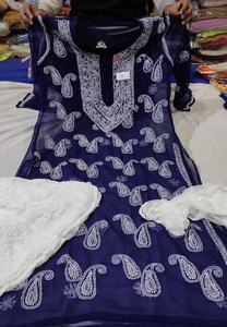 Diseñador de lujo Kurti completo Chikankari bordado con trabajo de hilo pesado Elegante ropa tradicional para mujer - Product Image 6