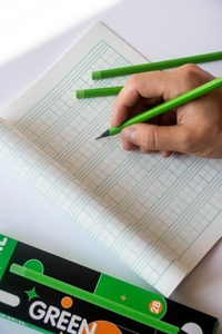 Matite in Grafite FSC Verde e Nera 2B/HB, Alta Qualità per Scrittura e Disegno, per Scuola Superiore e Ufficio - Product Image 3