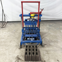 Machine de fabrication de blocs creux mobiles non cuites de petite taille pour la Côte d'Ivoire, équipement de fabrication de briques perméables en ciment à moteur bleu pour la protection des pentes