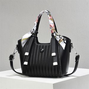 Sac à bandoulière élégant en cuir PU pour femme avec foulard – Grande Vente - Product Image 2